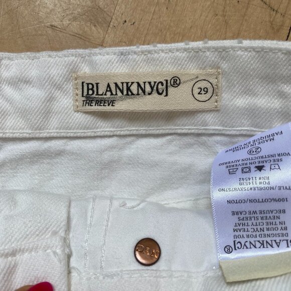 BLANK NYC BnWOT Women's Cut Off White Jean Shorts Distressed "The Reeve" - Picture 5 of 7